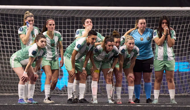 La angustia en los rostros de las jugadoras de Troncas en la tanda de penaltis